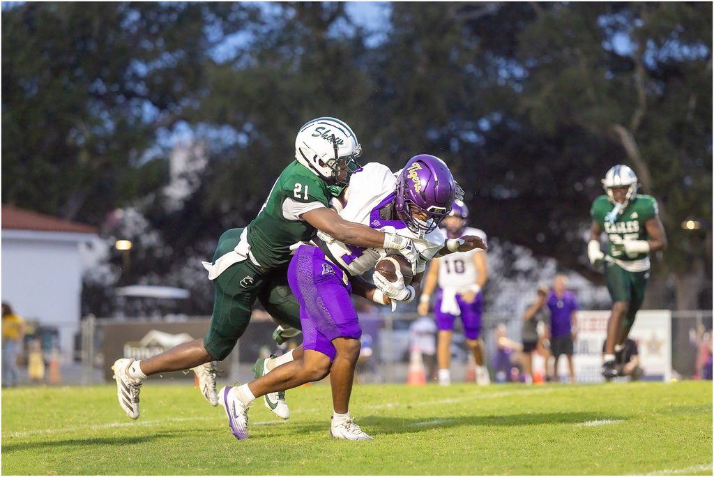 Rontrae Carter, the Shaw Safety making a tackle.